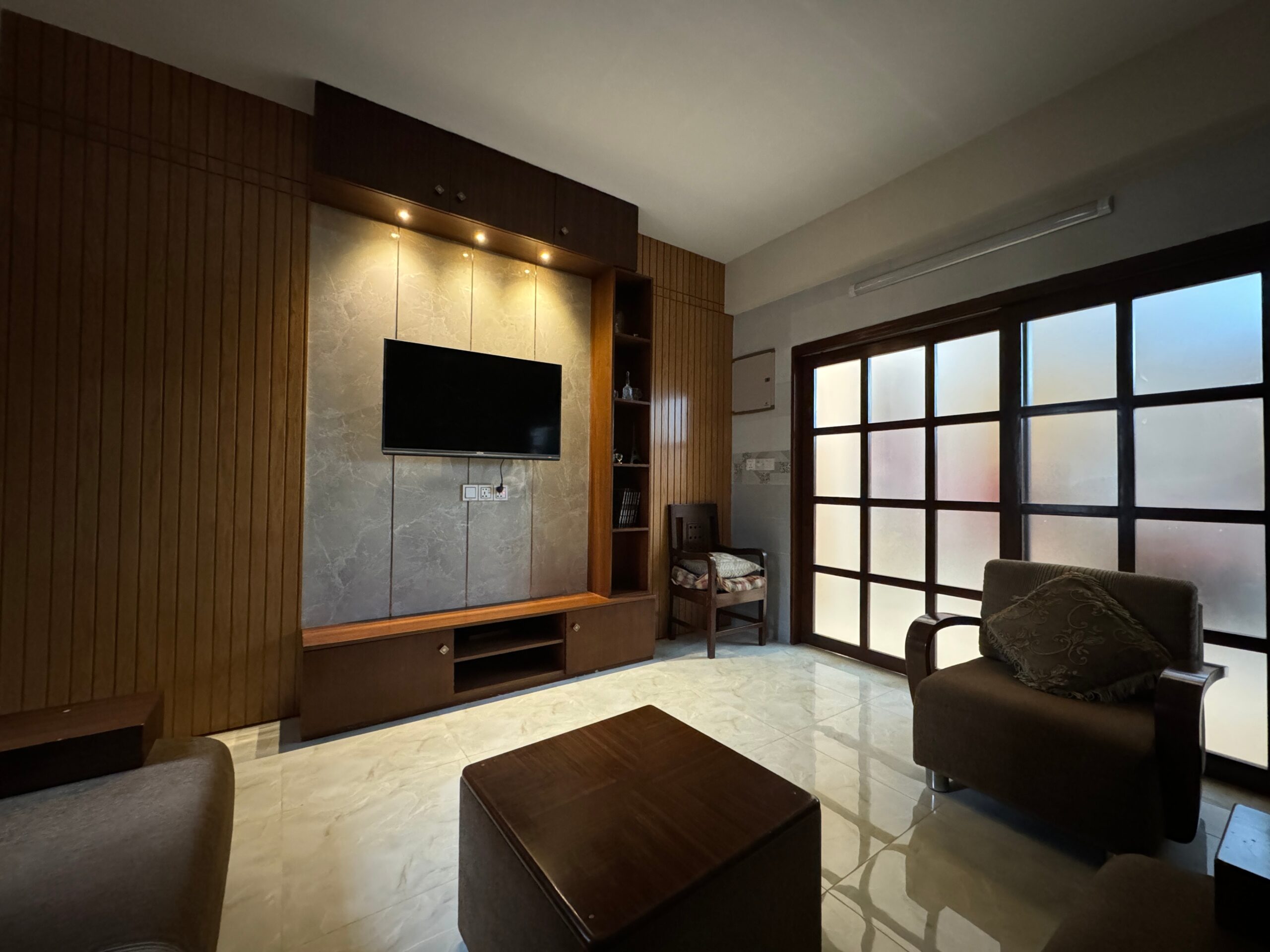 Luxury living room with wooden finishes for exclusive interior design services